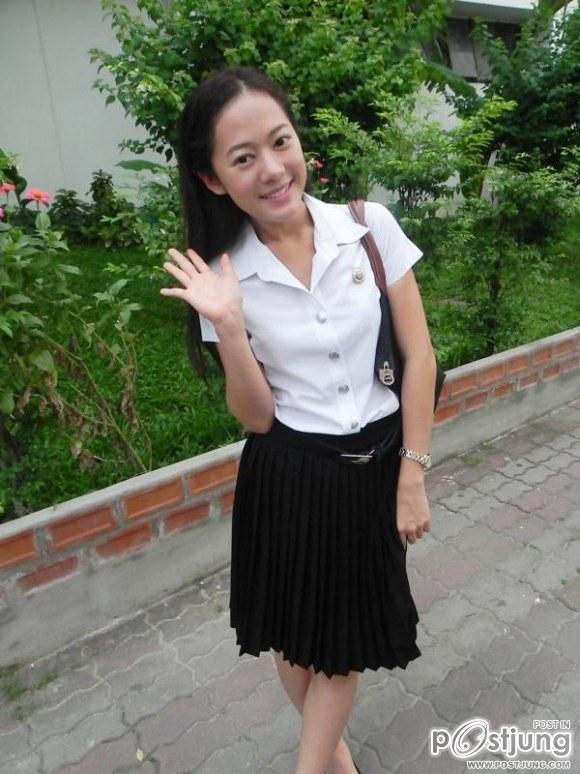 ดาราในชุดนักศึกษา