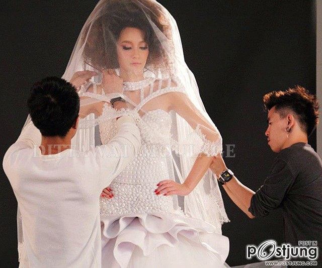 พี่บี"น้้าทิพย์ ถ่ายแฟชั่นชุดสวยๆ จากห้องเสื้อ DITTAWAT MOULAGE