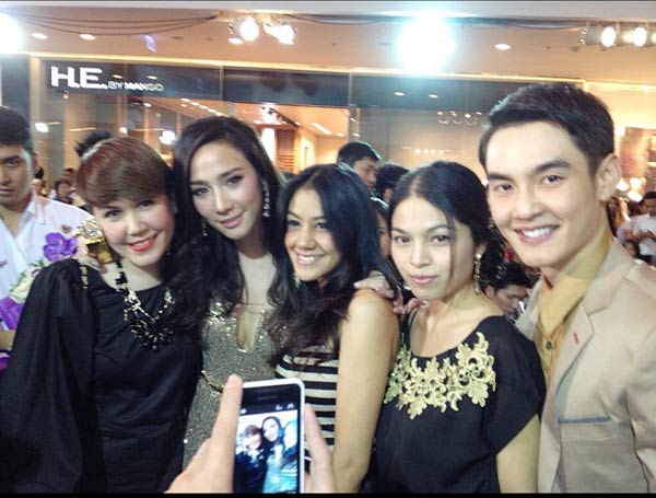 อั้ม พัชราภา สุดปลื้ม!! แฟนคลับทำเซอร์ไพรส์ในงานเปิดตัวน้ำหอม