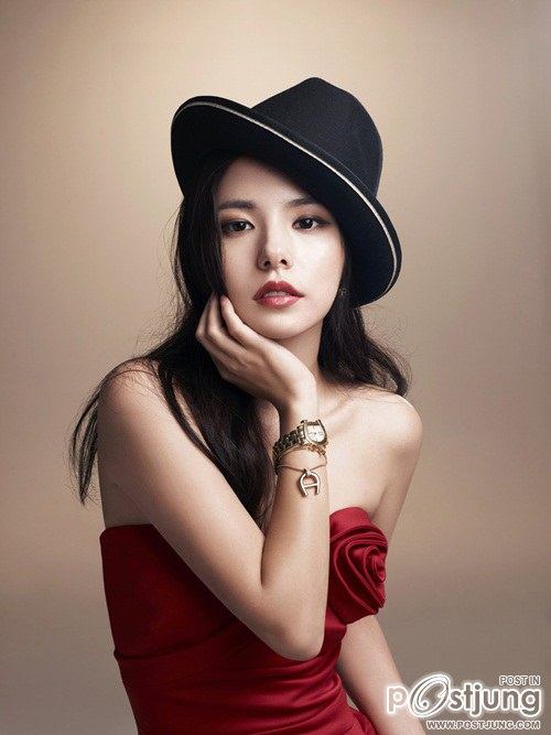 มินฮโยริน (Min Hyorin) in Aigner Watch
