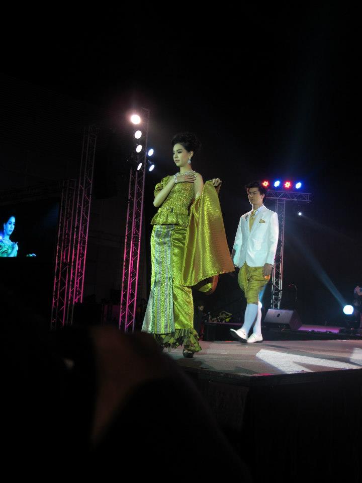 งานมัดหมี่ไหมไทย..สายใยชนบท