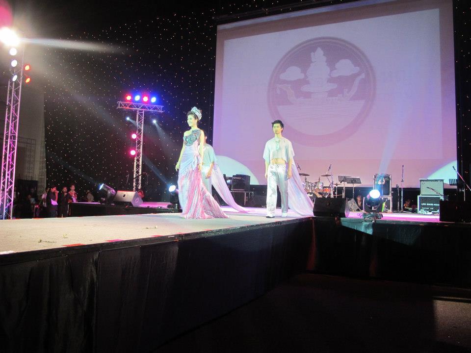 งานมัดหมี่ไหมไทย..สายใยชนบท