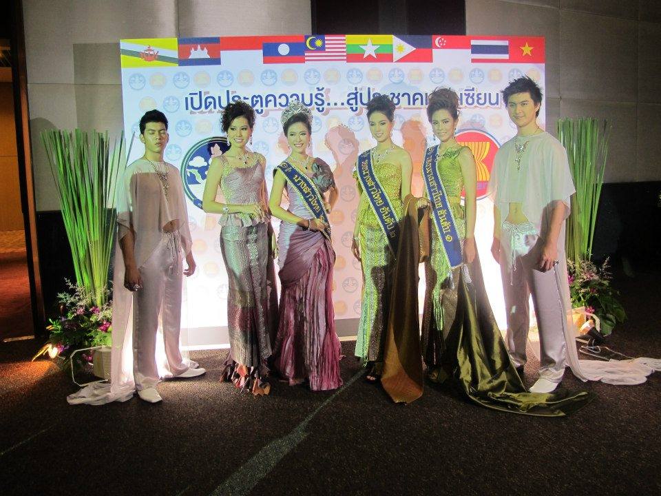 งานมัดหมี่ไหมไทย..สายใยชนบท