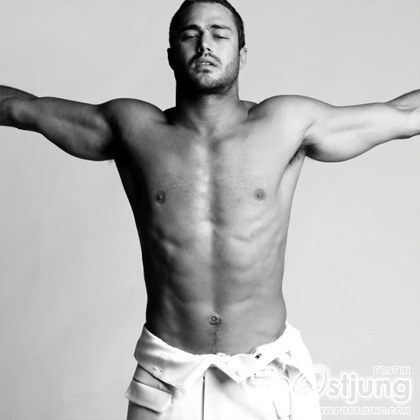 Holy Shmoly, it&rsquo;s Taylor Kinney