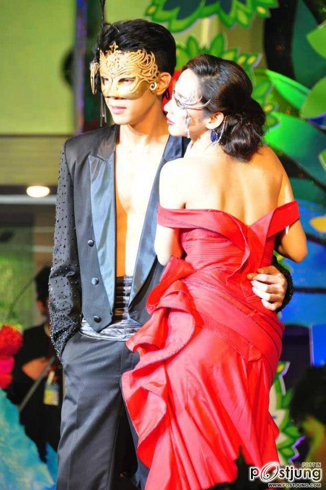 "อั้ม พัชราภา" กับหน้ากากเพชรงาน @Paradise Park 2nd Anniversary !!