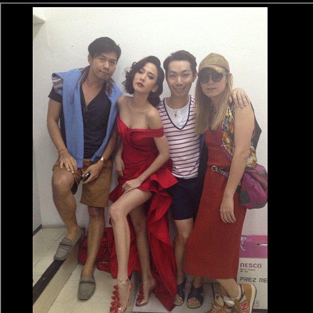 อั้ม พัชราภา ในชุดแดงดูขาเธอสิสวยมากๆ