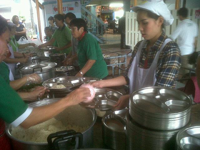 กิ๊ฟซ่า บำเพ็ญประโยชน์ช่วยคนพิการ น่ารักจ้า