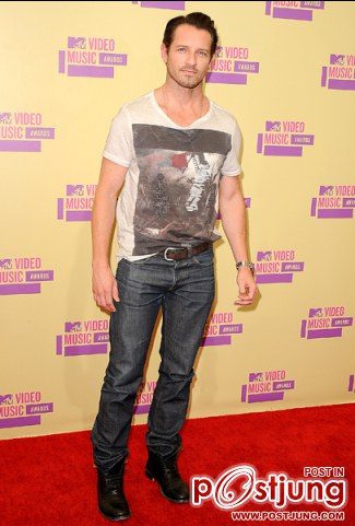 คัดสรรมาให้ดูแล้ว MTV Video Music Awards 2012 [red carpet]