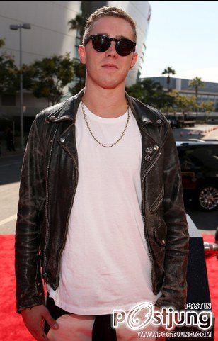 คัดสรรมาให้ดูแล้ว MTV Video Music Awards 2012 [red carpet]