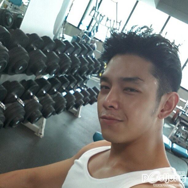 "อาร์ต-พศุตม์ บานแย้ม"@IG