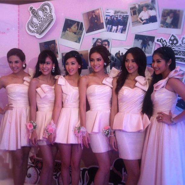 ยุ้ย จีรนันท์ปลื้มได้ช่อดอกไม้ในงานเเต่งเมี่ยง