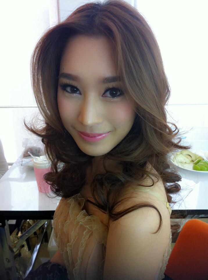 ฉัตร ปริยฉัตร สวยเวอร์    กาว  กรรณนรี ของ คุณ สอระวง อิอิ ^^