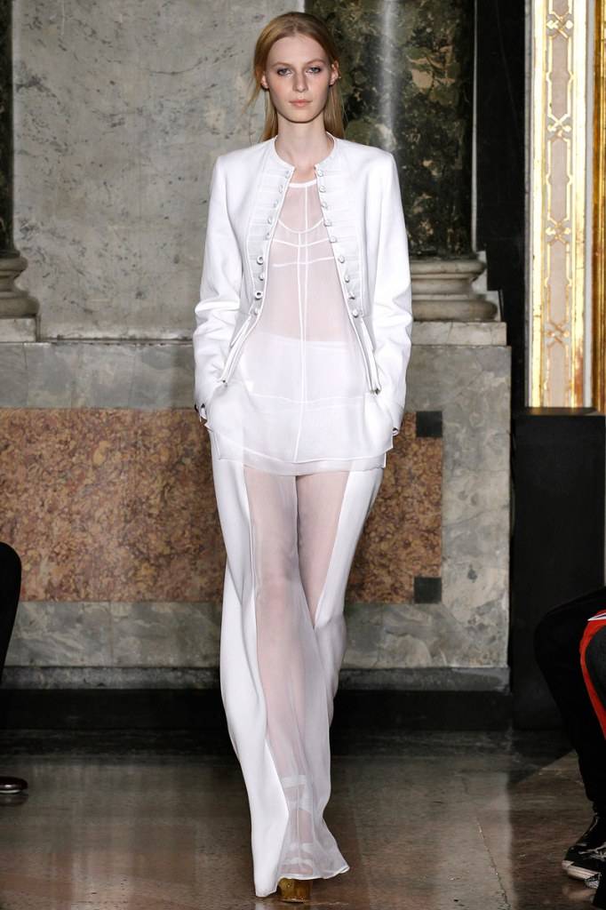 เมื่อตัวอักษรไทย ขึ้นไปอยู่บนรันเวย์ระดับโลก