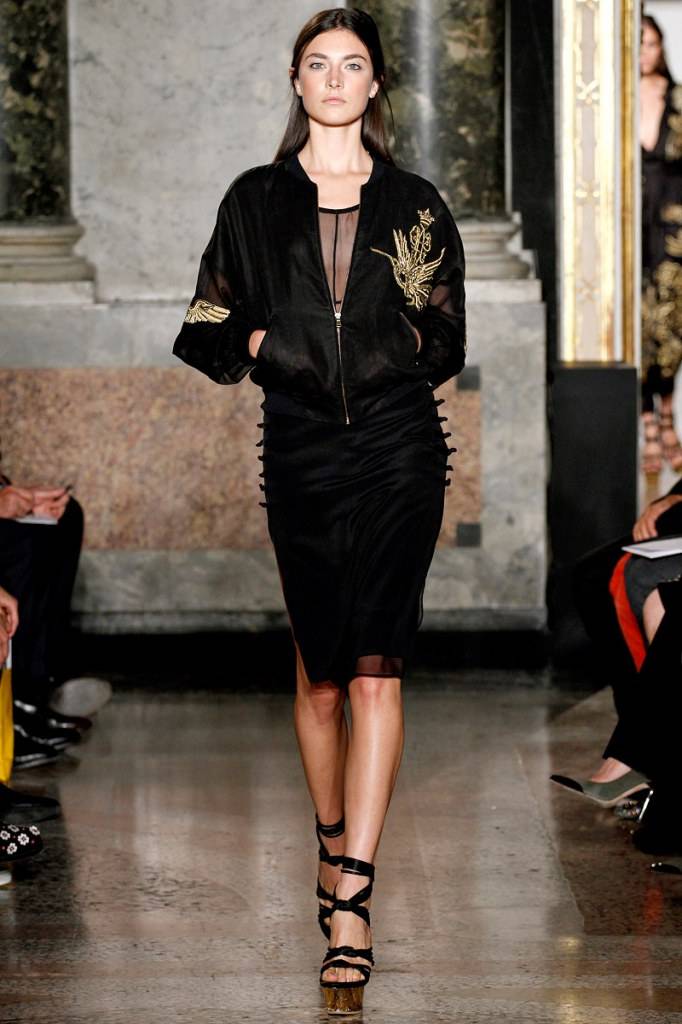 เมื่อตัวอักษรไทย ขึ้นไปอยู่บนรันเวย์ระดับโลก