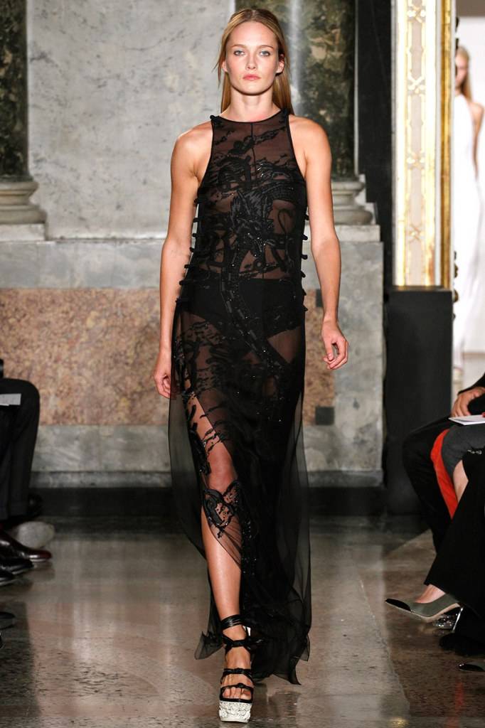 เมื่อตัวอักษรไทย ขึ้นไปอยู่บนรันเวย์ระดับโลก