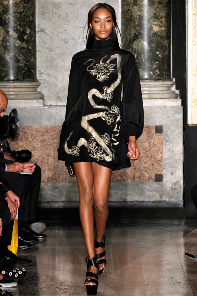 เมื่อตัวอักษรไทย ขึ้นไปอยู่บนรันเวย์ระดับโลก