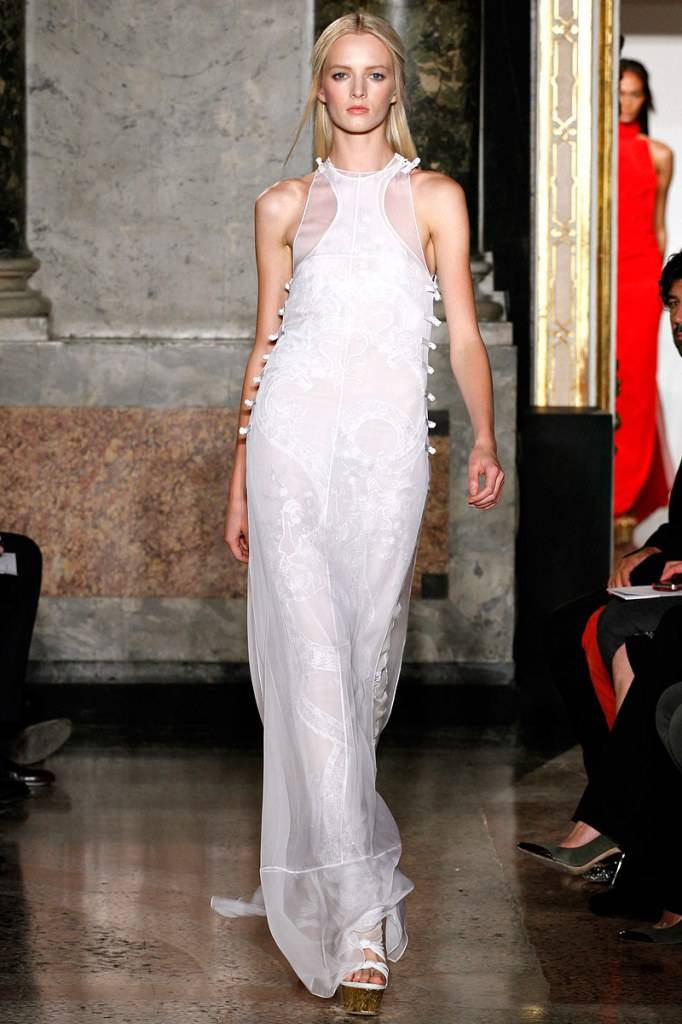 เมื่อตัวอักษรไทย ขึ้นไปอยู่บนรันเวย์ระดับโลก