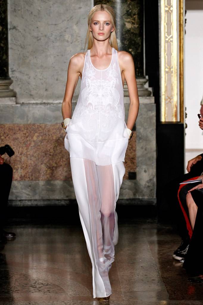 เมื่อตัวอักษรไทย ขึ้นไปอยู่บนรันเวย์ระดับโลก