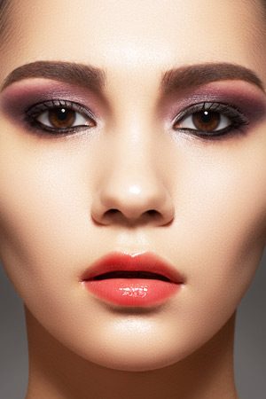 1. คิ้วหนาเป็นนิ้ว