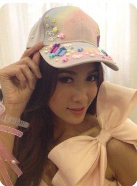 ยุ้ย จีรนันท์ มะโนแจ่มกับหมวกที่กำลังฮิต