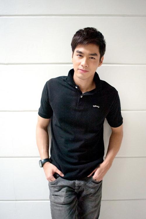 เพ็ชร ฐกฤต พระเอกหนุ่ม สุดฮอตจาก สื่อรักสัมผัสหัวใจ