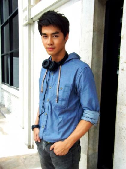 เพ็ชร ฐกฤต พระเอกหนุ่ม สุดฮอตจาก สื่อรักสัมผัสหัวใจ