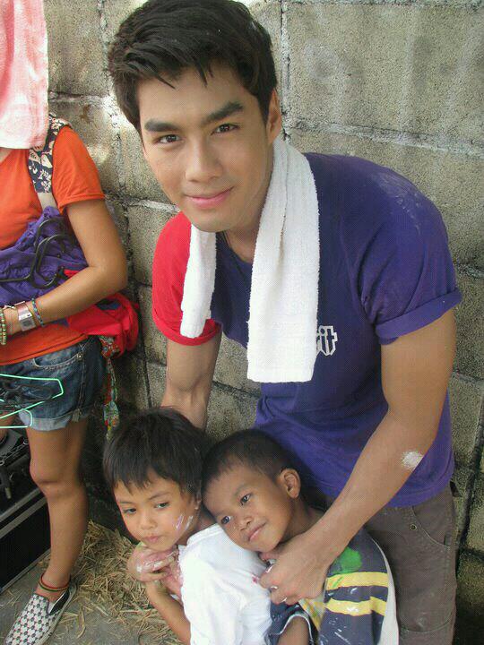 เพ็ชร ฐกฤต พระเอกหนุ่ม สุดฮอตจาก สื่อรักสัมผัสหัวใจ