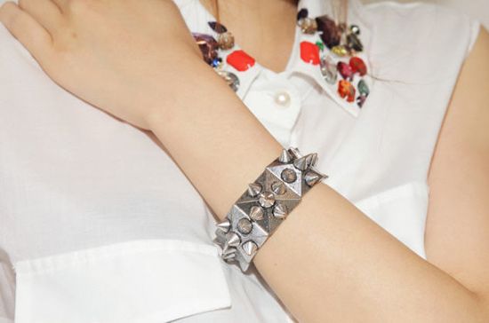 แฟชั่น แอคเซสเซอรี่ แหลม ๆ คม ๆ หนาม มาแรง!!