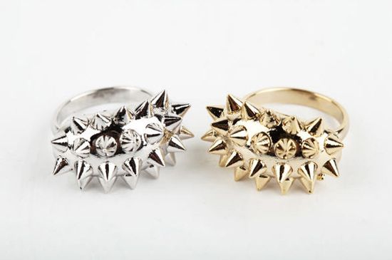 แฟชั่น แอคเซสเซอรี่ แหลม ๆ คม ๆ หนาม มาแรง!!