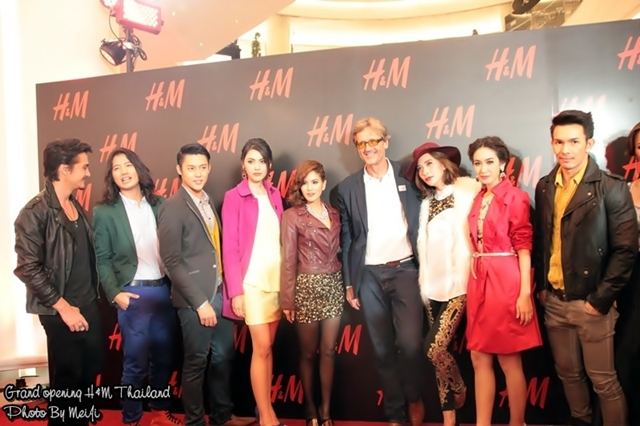 [Pics] มิน พีชญาเเละเหล่าดารา @ Grand Opening H&M Thailand 27-09-55 l