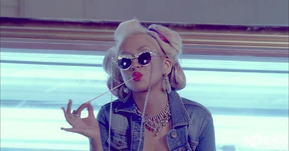 ( MV ) Christina Aguilera - Your Body