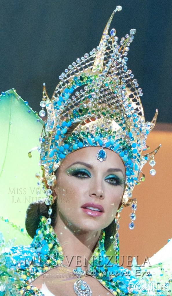 ชุดประจำชาติ Miss Venezuela งามระยิบระยับ