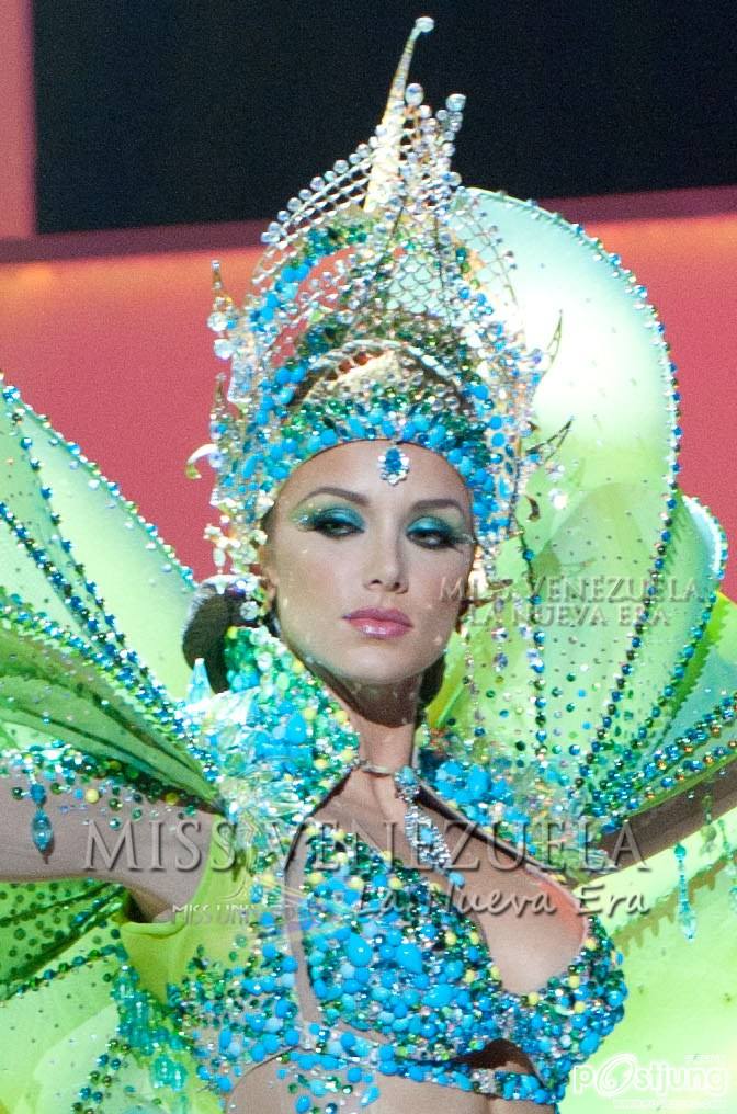 ชุดประจำชาติ Miss Venezuela งามระยิบระยับ