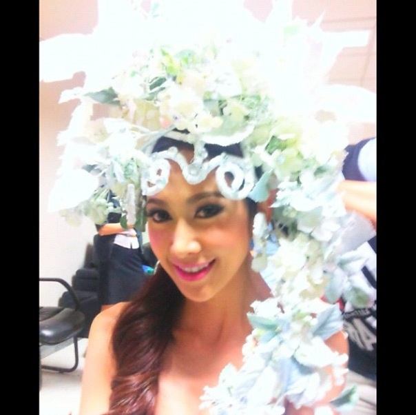 ยุ้ย จีรนันท์งานBig+bih october2012 หลายคนติดใจขอถ่ายรูปตลอดๆ