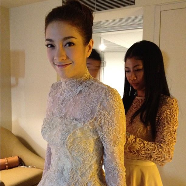 หวานชื่น! แป้ง-ผู้กองต้อม เข้าพิธีหมั้นแล้ว