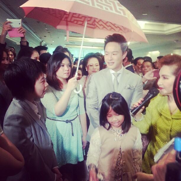 หวานชื่น! แป้ง-ผู้กองต้อม เข้าพิธีหมั้นแล้ว