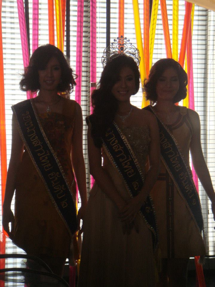 นางสาวไทยปี 2555 ถ่ายแบบนิตยสาร STAR FASHION ฉบับเดือนตุลาคม