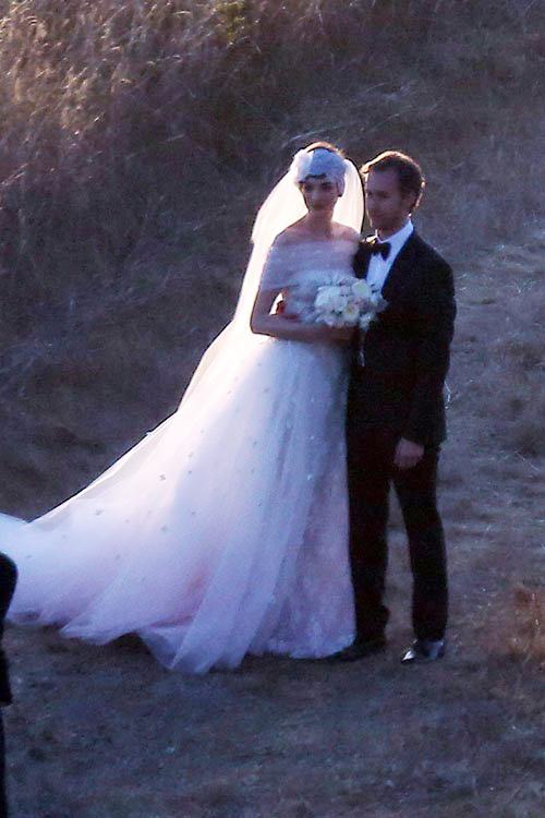Anne Hathaway สละโสดแล้วจ้า!! แต่งงานกลางฟาร์มส่วนตัว