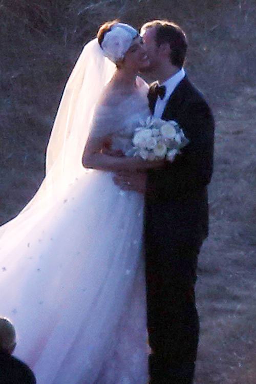 Anne Hathaway สละโสดแล้วจ้า!! แต่งงานกลางฟาร์มส่วนตัว