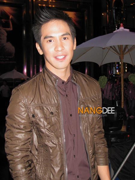 น่าจะมี โป๊บ ด้วยนะ ที่เป็น เพื่อนพระเอก