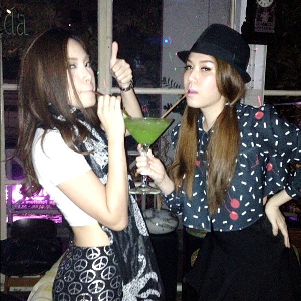 อั้ม พัชราภา นำทีมเพื่อนสาว เซอร์ไพรส์วันเกิด แอมป์