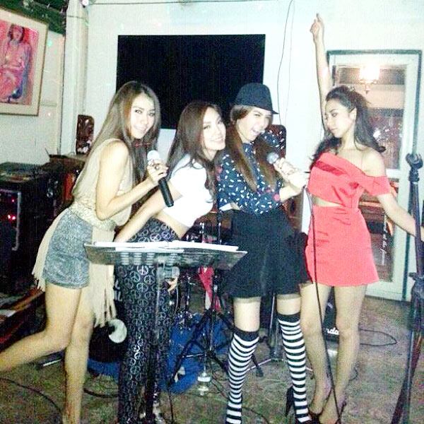 อั้ม พัชราภา นำทีมเพื่อนสาว เซอร์ไพรส์วันเกิด แอมป์