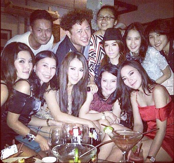 อั้ม พัชราภา นำทีมเพื่อนสาว เซอร์ไพรส์วันเกิด แอมป์