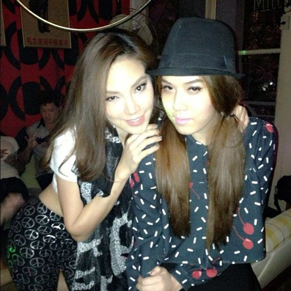 อั้ม พัชราภา นำทีมเพื่อนสาว เซอร์ไพรส์วันเกิด แอมป์