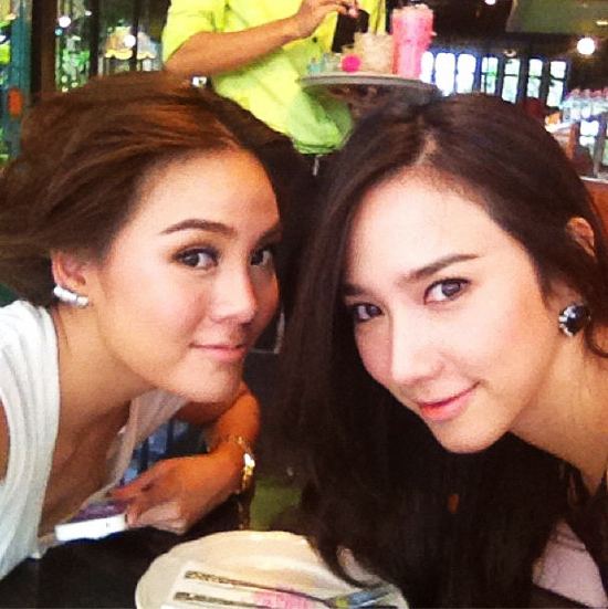 สวย เริ่ด เจิดตัวแม่ กับเหล่าดาราหน้าเป๊ะ