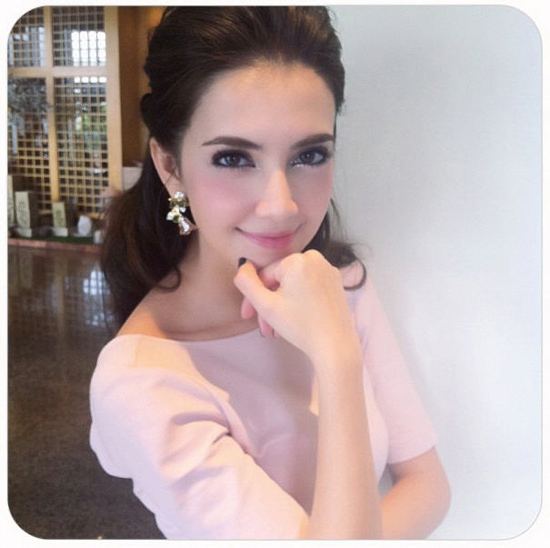 สวย เริ่ด เจิดตัวแม่ กับเหล่าดาราหน้าเป๊ะ