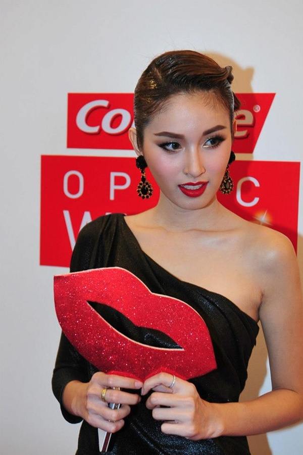 พลอย-เฌอมาลย์ @ งานเปิดตัวยาสีฟัน Colgate Optic White