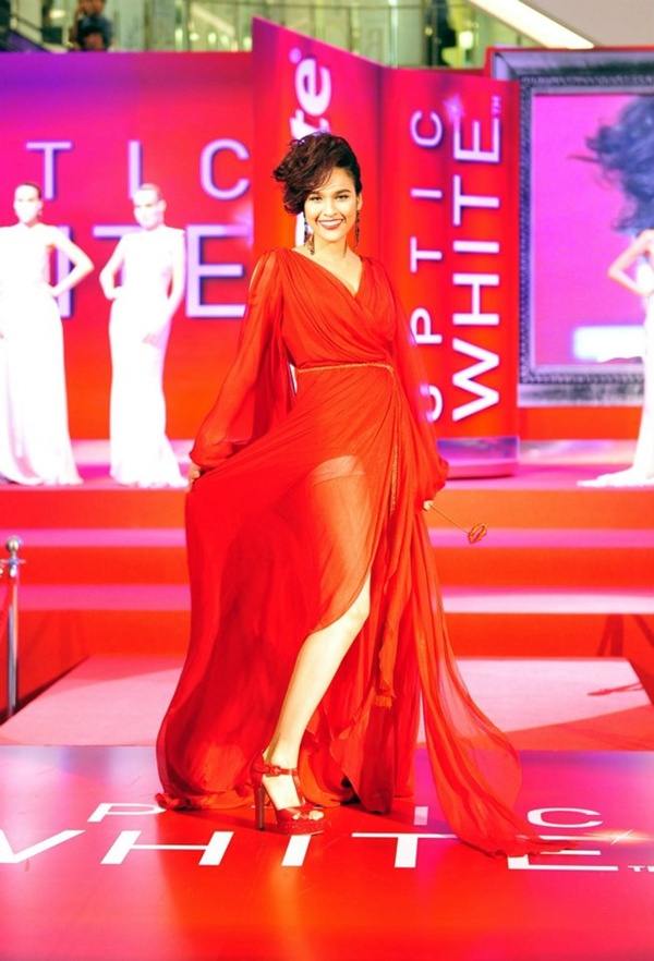 พลอย-เฌอมาลย์ @ งานเปิดตัวยาสีฟัน Colgate Optic White