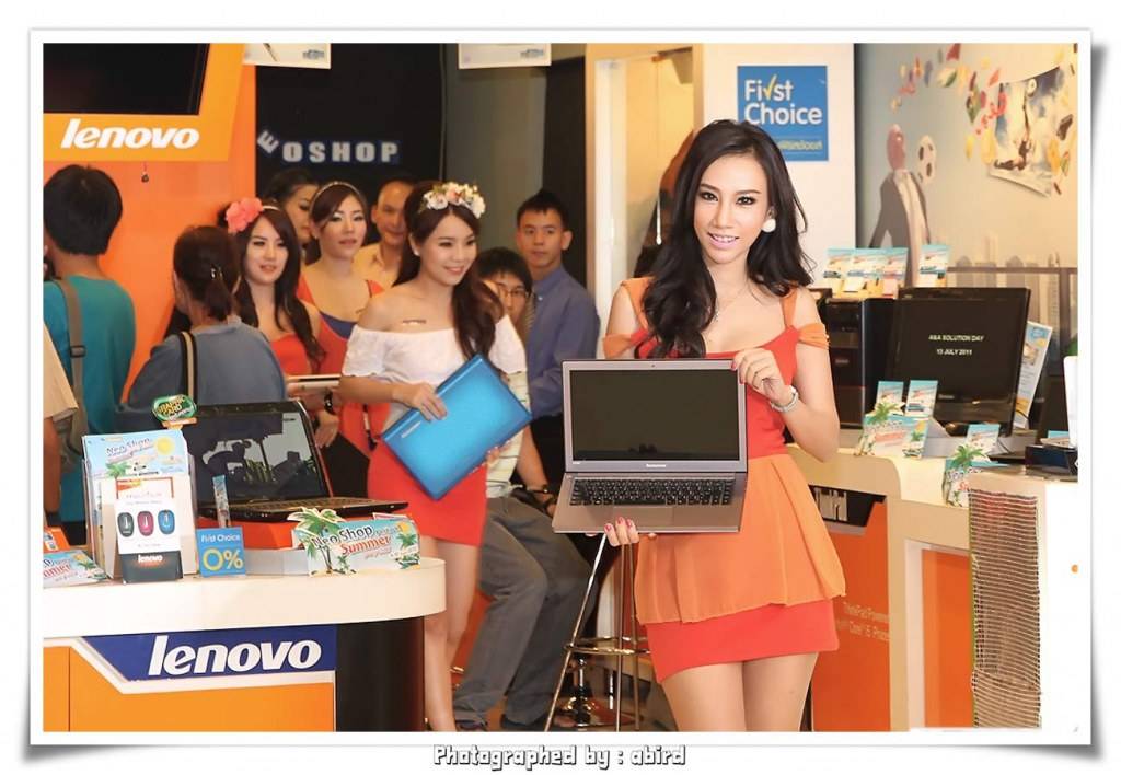 พรีเซ็นเตอร์โน๊ตบุ๊คสาวสวย อะตอม ภัคจิรา