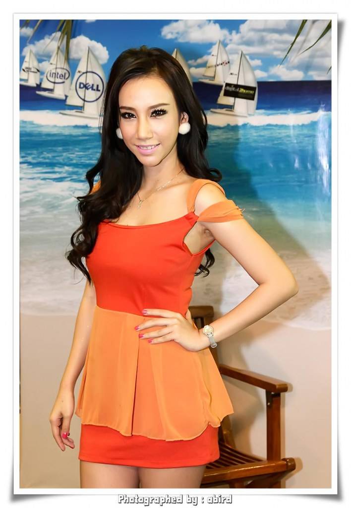 พรีเซ็นเตอร์โน๊ตบุ๊คสาวสวย อะตอม ภัคจิรา